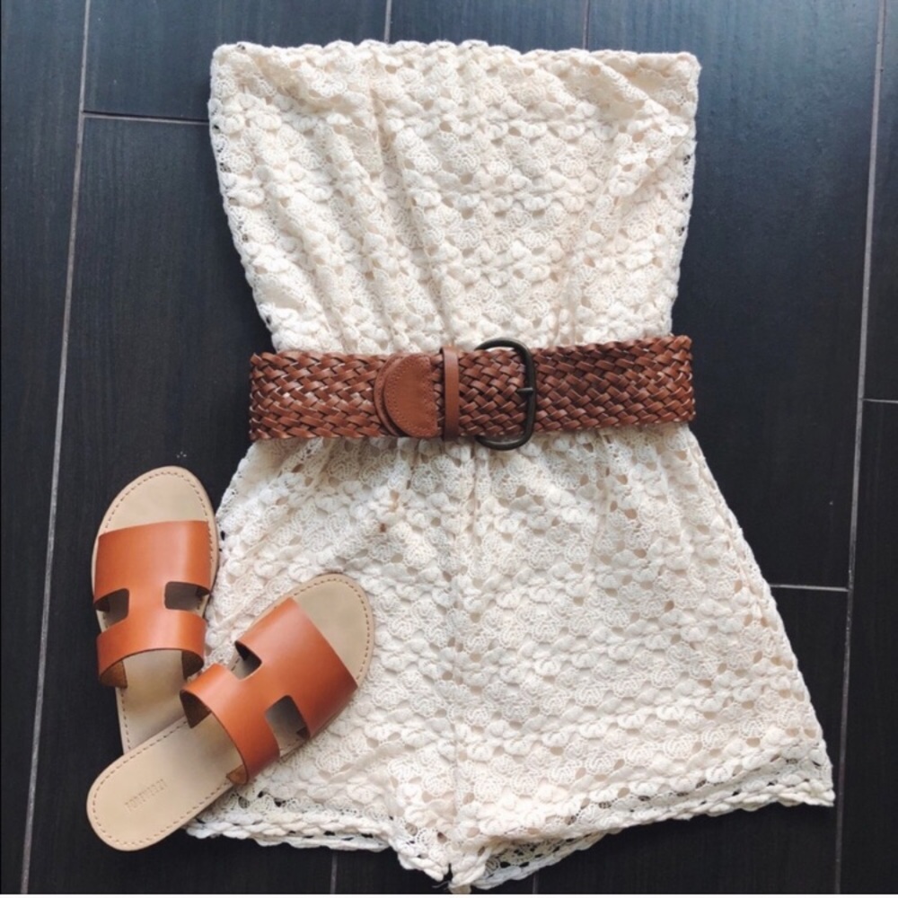 🌸White Lace Romper with Belt🌸